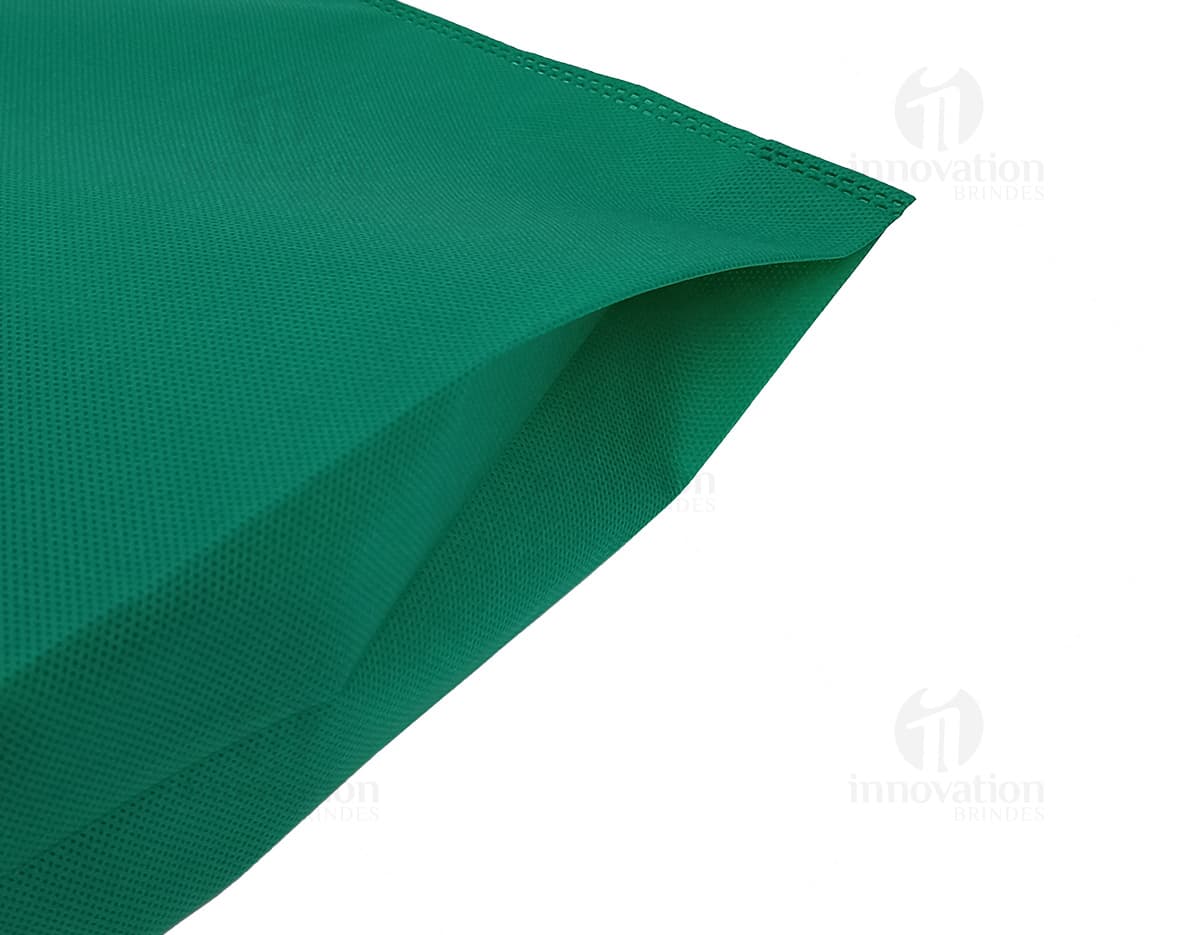 Porta copos de diferentes cores e estilos empilhados em um kit com 6 unidades.
