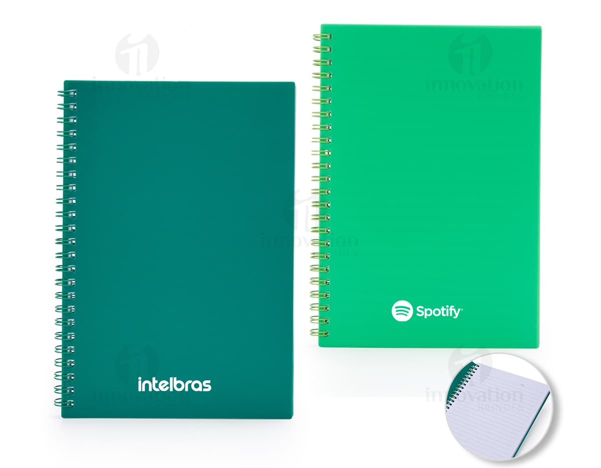 Kit com 6 porta copos em formato redondo e material de silicone. Os porta copos possuem estampas coloridas de frutas tropicais como abacaxi, laranja e limão.