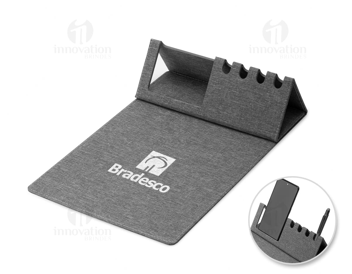 Kit com 6 porta copos em formato redondo, feitos de material resistente. Cada porta copo possui uma estampa colorida e variada, com desenhos de animais. Ideal para proteger sua mesa de manchas e marcas de copos.