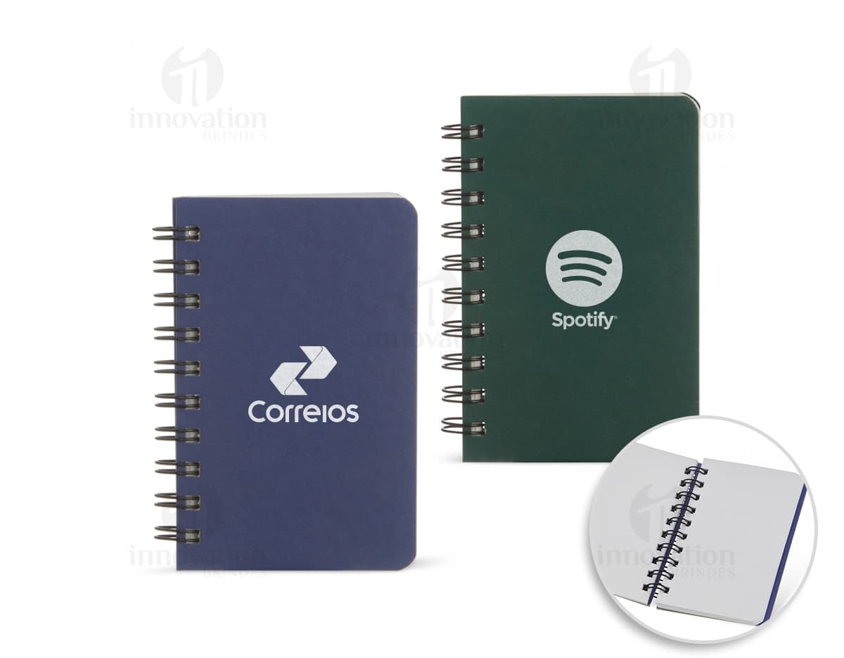Caderno A5 Kraft com dimensões de 21x15 centímetros.
