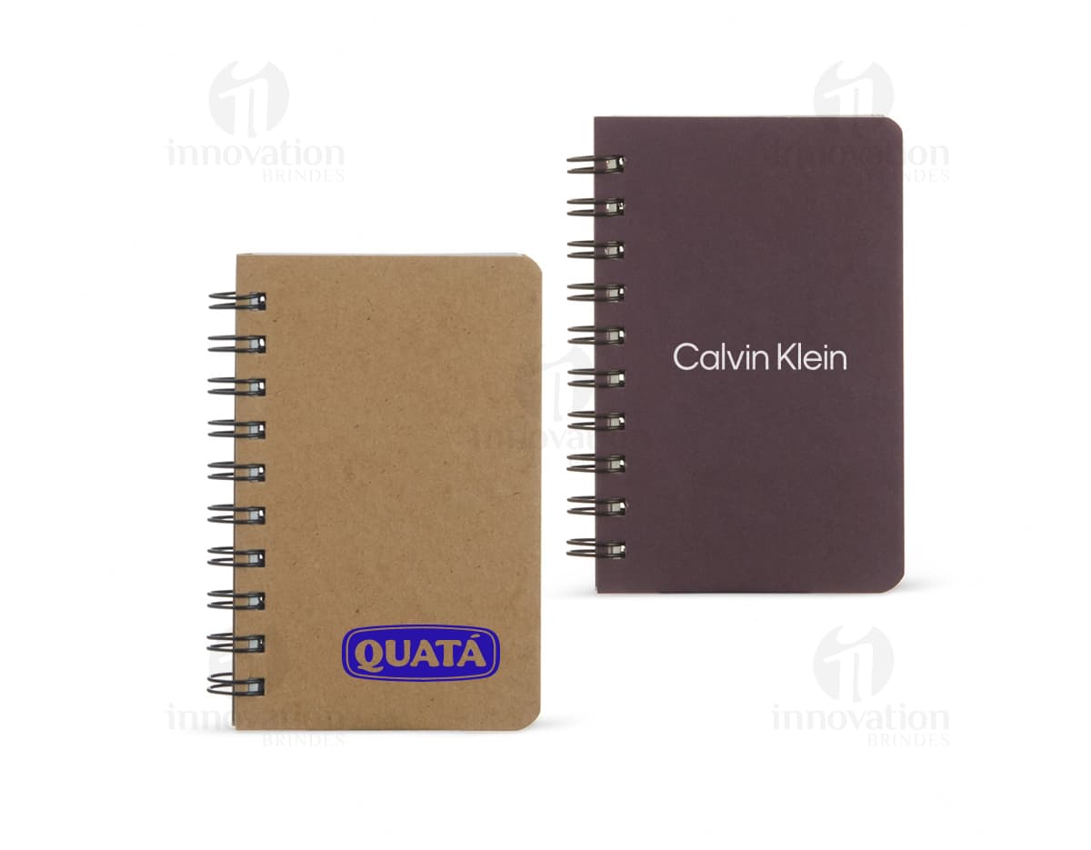 Caderno A5 Kraft com dimensões de 21x15 centímetros.