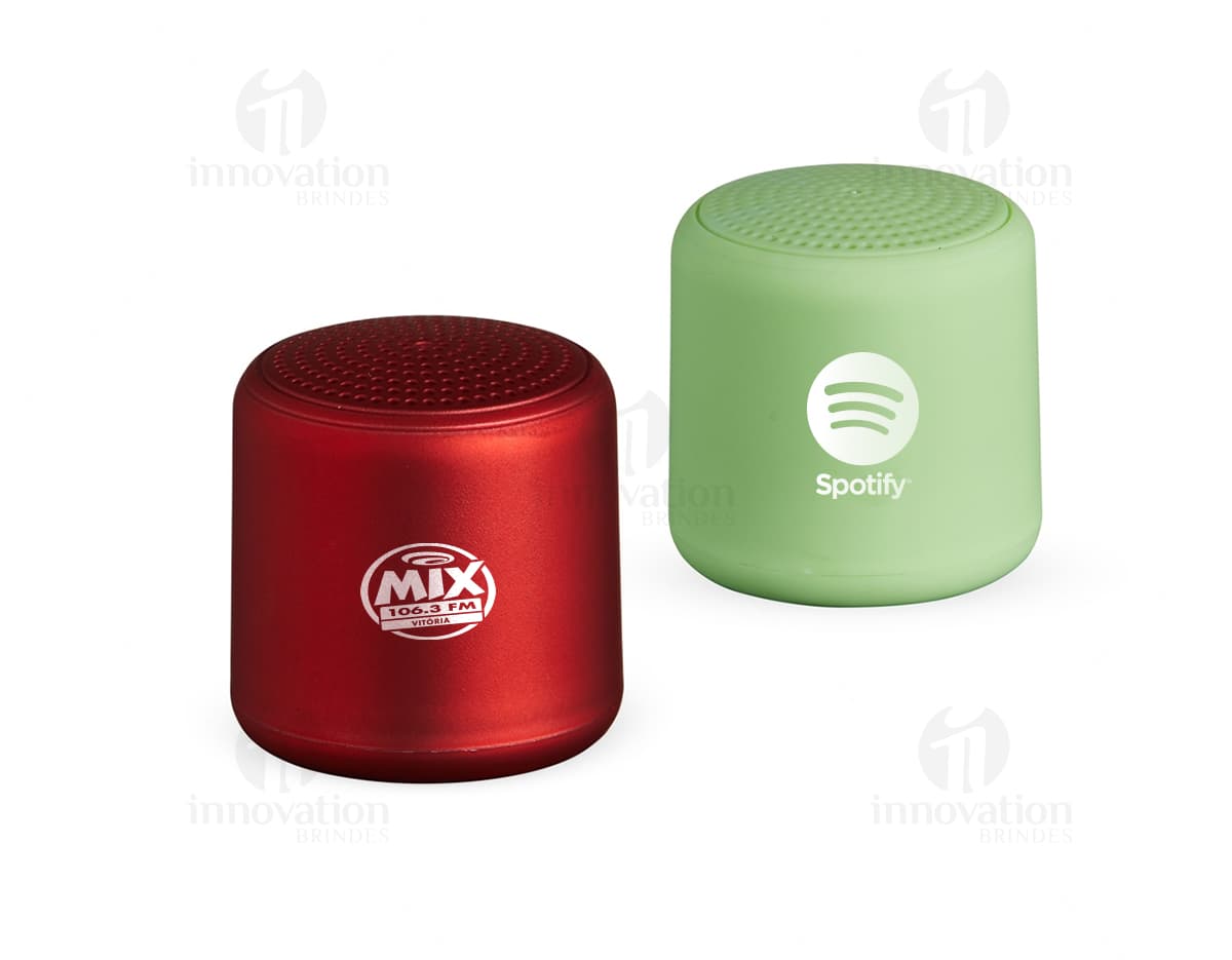 Kit com 6 porta copos em formato circular e cores variadas. Os porta copos possuem textura antiderrapante e proteção para evitar danos à superfície da mesa.