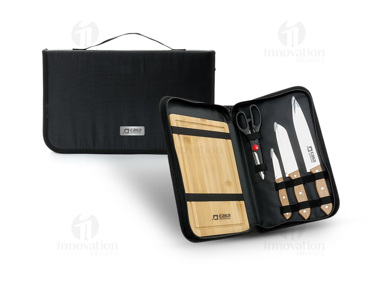 Kit com 6 porta copos em formato redondo e colorido. Cada porta copo possui um design diferente, incluindo estampas de animais e plantas. Os porta copos são feitos de material resistente e antiderrapante para proteger superfícies de móveis.