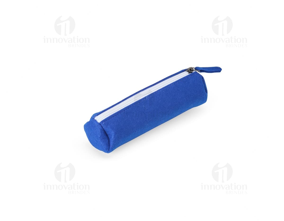 Kit com 6 porta copos decorativos em formato redondo, cada um com uma estampa diferente e colorida. Os porta copos são feitos de material resistente e possuem uma camada de proteção para evitar riscos e manchas.