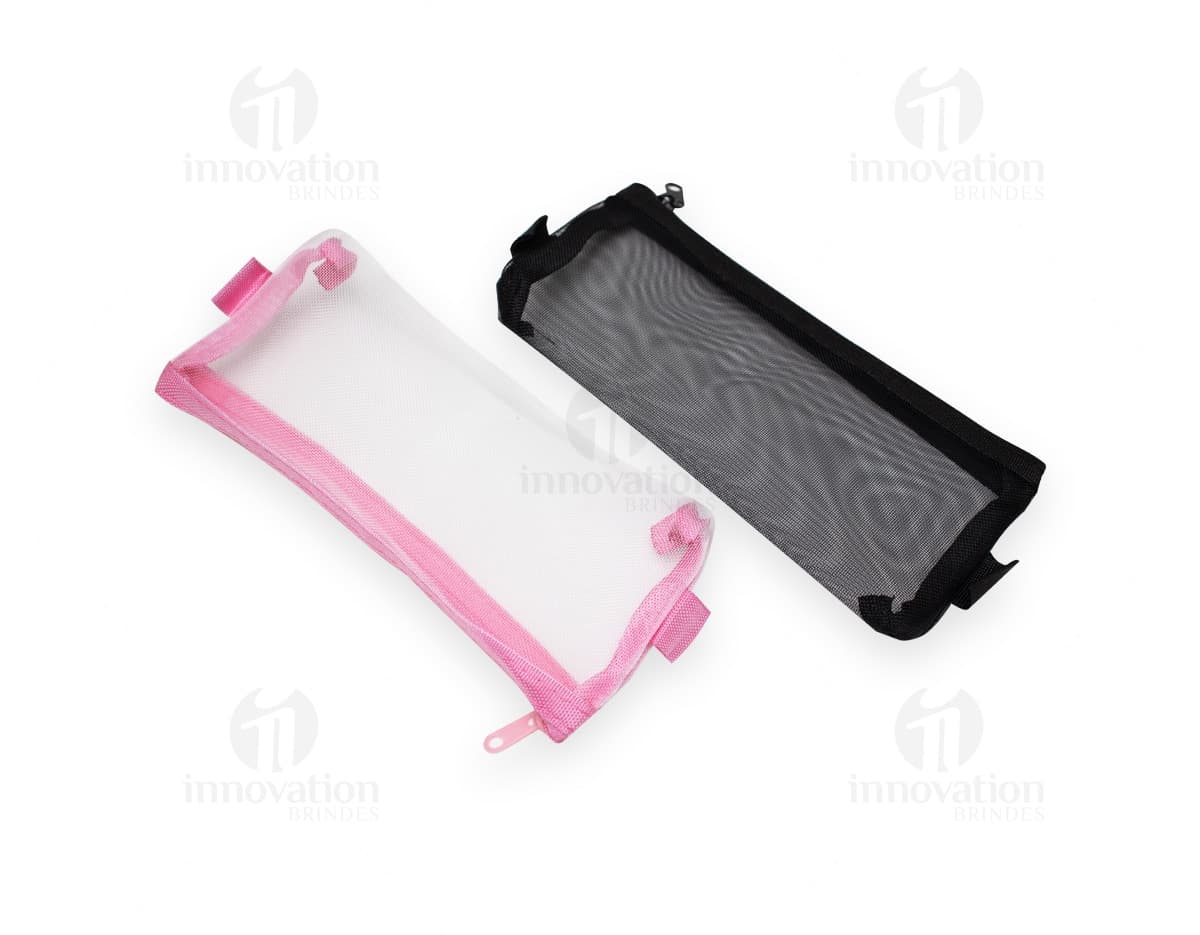 Kit com 6 porta copos em diferentes cores e estampas, em formato redondo e feitos de material resistente.