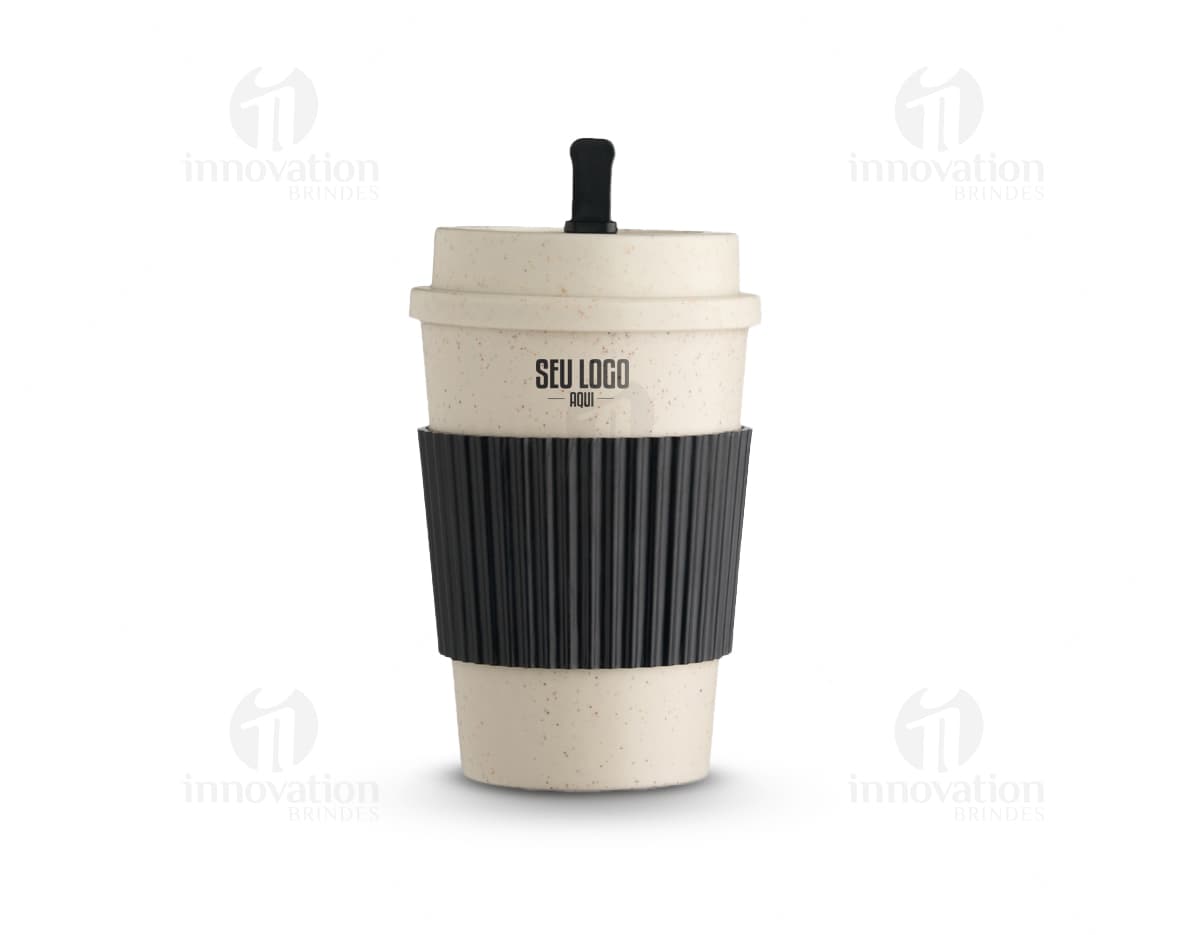 Copo Fibra de Trigo 450ml em um cenário com café, xícara, bebida, espresso, saucer, marrom, comida, pó, colher, mesa, tableware, açúcar, leite, objeto, espuma, cerâmica, cremosa, gostosa e saudável para café da manhã ou uma pausa durante o dia.