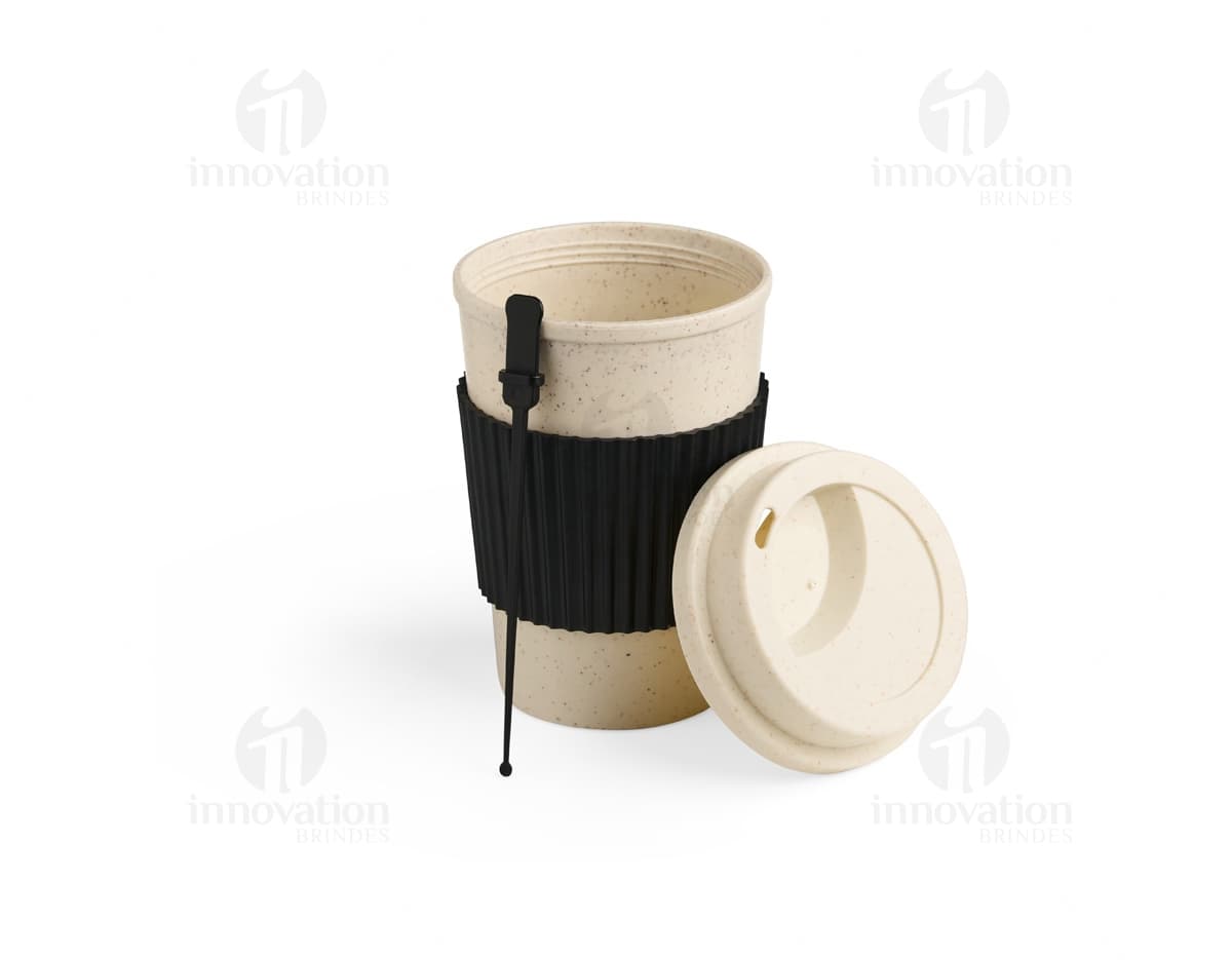 Copo Fibra de Trigo 450ml em um cenário com café, xícara, bebida, espresso, saucer, marrom, comida, pó, colher, mesa, tableware, açúcar, leite, objeto, espuma, cerâmica, cremosa, gostosa e saudável para café da manhã ou uma pausa durante o dia.