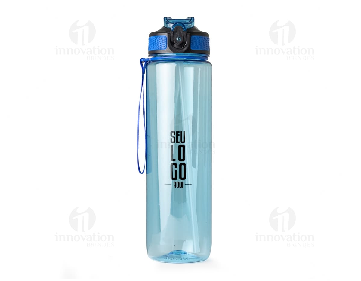 squeeze plástico de 1 litro contendo líquido transparente. O recipiente é de plástico colorido em amarelo e contém um objeto para abrir a tampa. A embalagem está limpa e é perfeita para armazenar bebidas saudáveis e frescas.