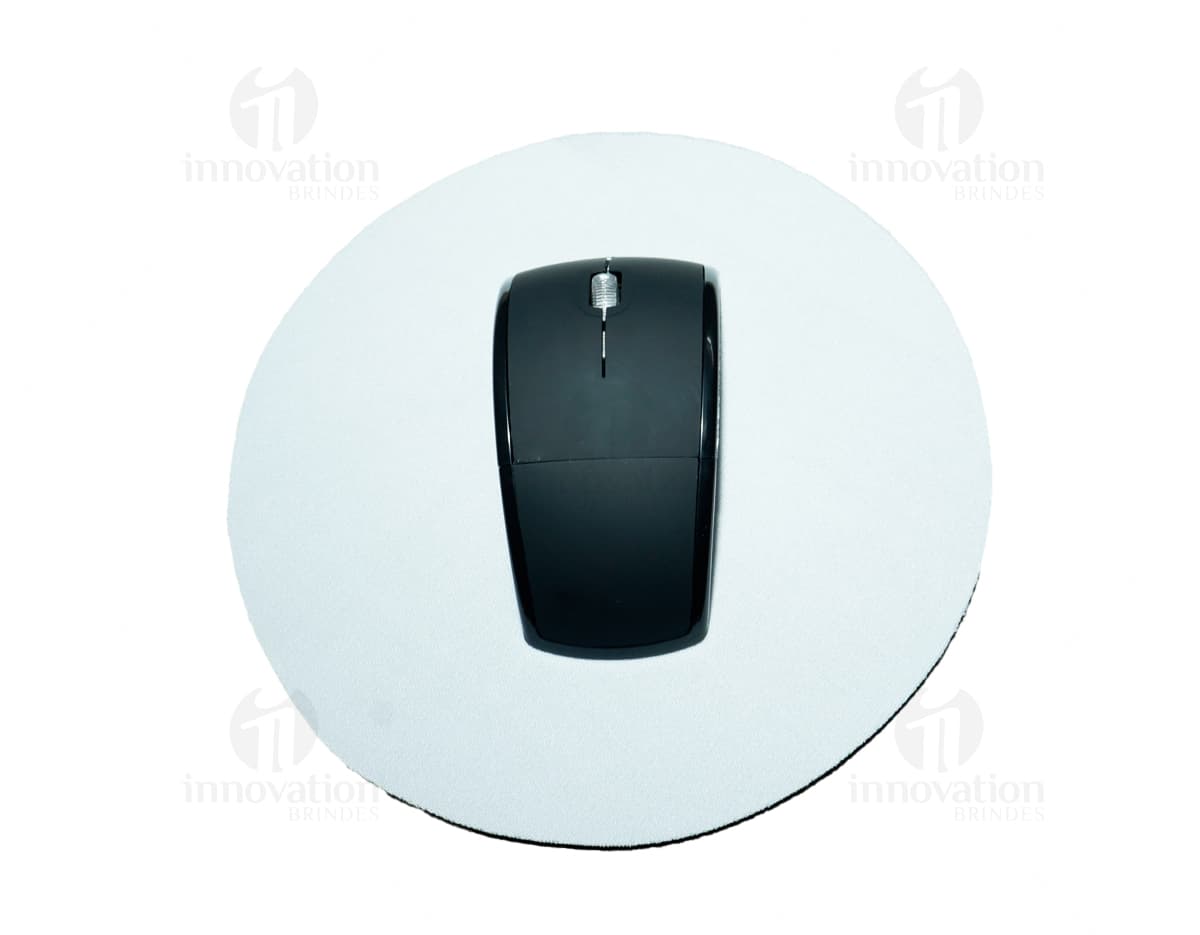 Mouse Pad Neoprene: Acessório essencial para seu escritório com design colorido e brilhante. Compatível com tecnologia digital, ideal para armazenamento de informações e um toque de estilo no seu ambiente de trabalho. Adquira já o seu!