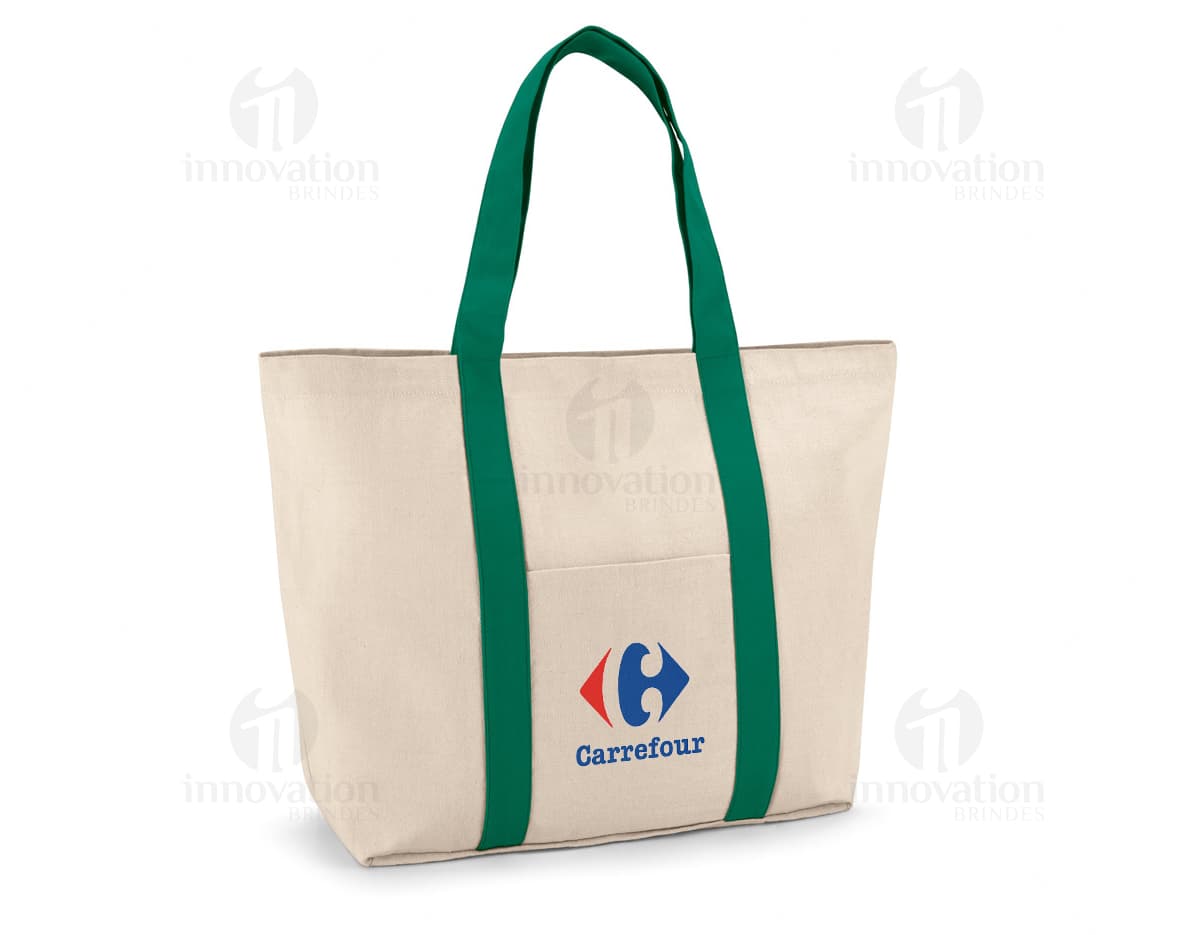 Kit com 6 porta copos em formato quadrado, cada um com uma estampa diferente de desenhos geométricos em tons de azul, verde e amarelo. Os porta copos são feitos de material resistente e possuem uma camada de proteção para evitar danos causados pela umidade. Ideal para decorar e proteger a superfície de mesas e móveis.