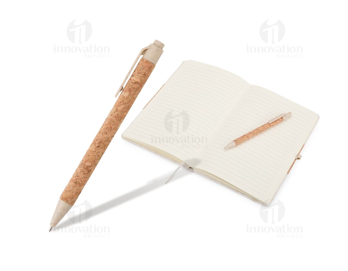 Kit com 6 porta copos em formato circular, feitos de acrílico transparente com estampas coloridas de frutas. A imagem mostra os porta copos dispostos lado a lado sobre uma mesa de madeira.