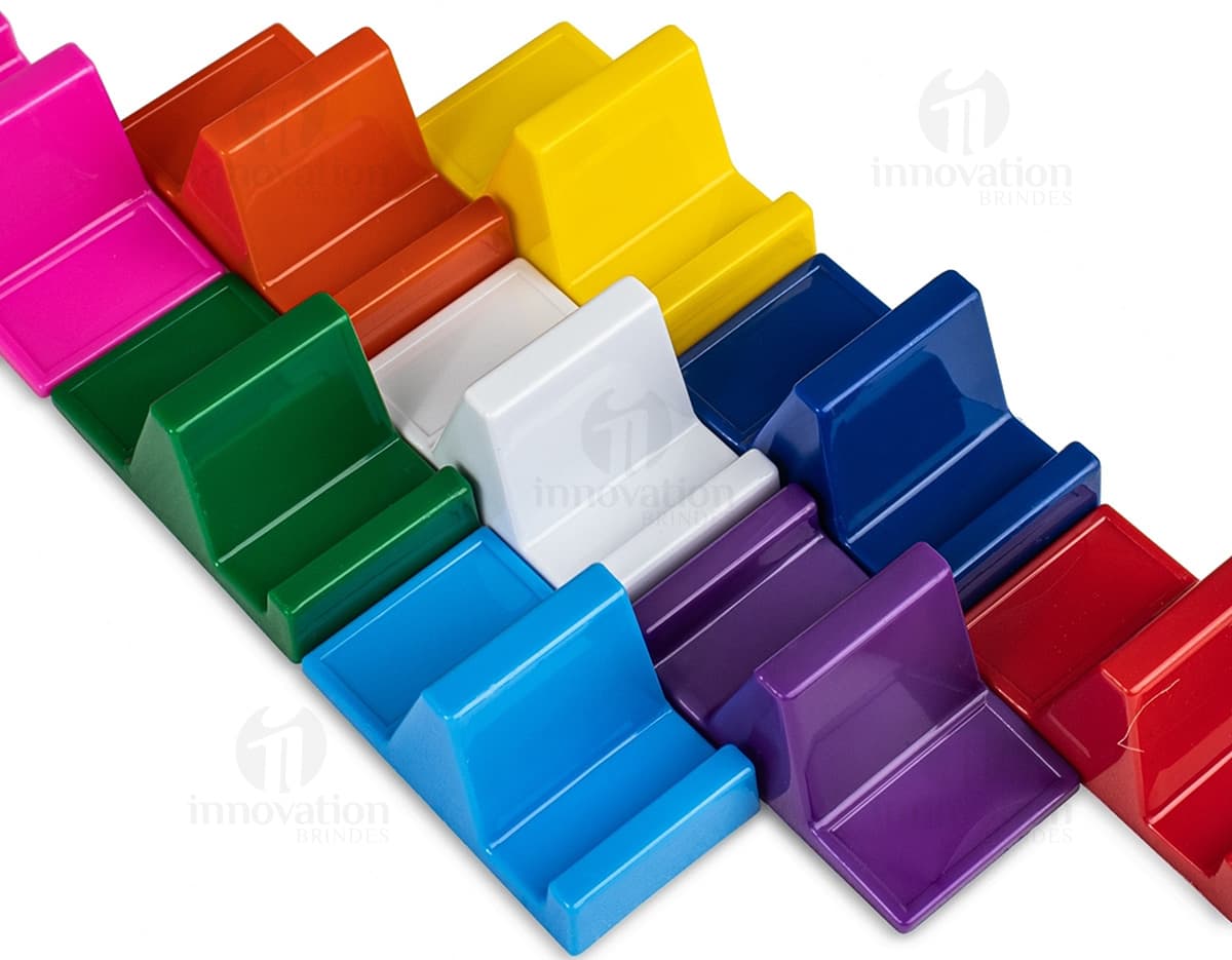 Kit com 6 porta copos em formato redondo com estampas coloridas de frutas variadas.