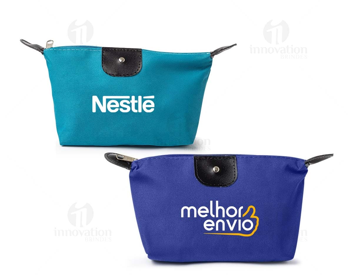 Kit com 6 porta copos em diferentes cores e estampas. Cada porta copo possui um diâmetro de aproximadamente 10cm. Os porta copos são feitos de material resistente e são ideais para proteger superfícies de mesas e móveis.