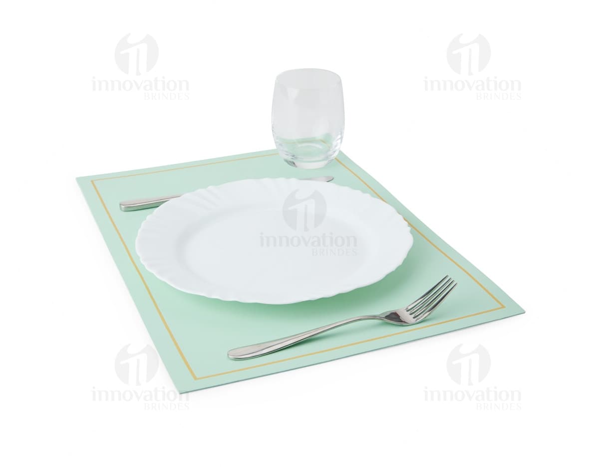 Kit com 6 porta copos em tons de azul, branco e alaranjado, com estampas de flores e folhas. Cada porta copo possui uma base de cortiça para proteger os móveis.