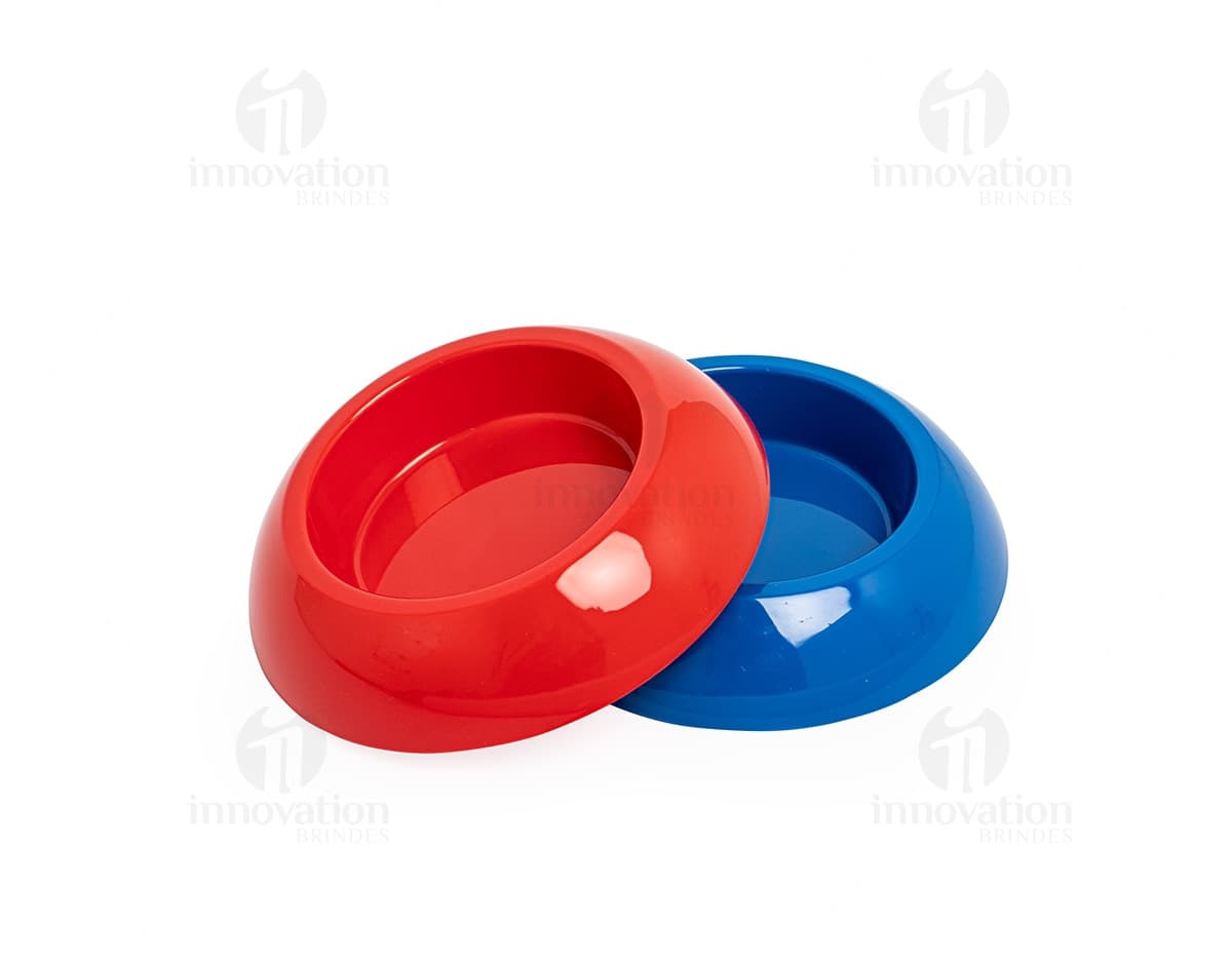Kit com 6 porta copos em diferentes cores e estampas. Os porta copos são feitos de material resistente e possuem uma base antiderrapante para evitar que os copos escorreguem. Ideal para proteger superfícies de manchas e arranhões causados pela umidade dos copos.