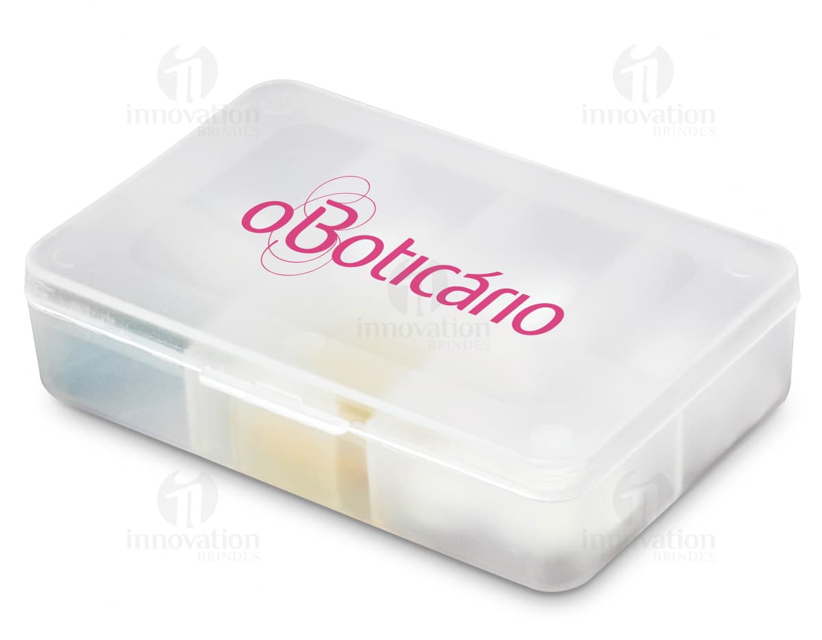 Kit com 6 porta copos em formato redondo, com estampas variadas de frutas coloridas. Os porta copos são feitos de material resistente e possuem bordas douradas. Kit com 6 porta copos em formato redondo, com estampas variadas de frutas coloridas. Os porta copos são feitos de material resistente e possuem bordas douradas.