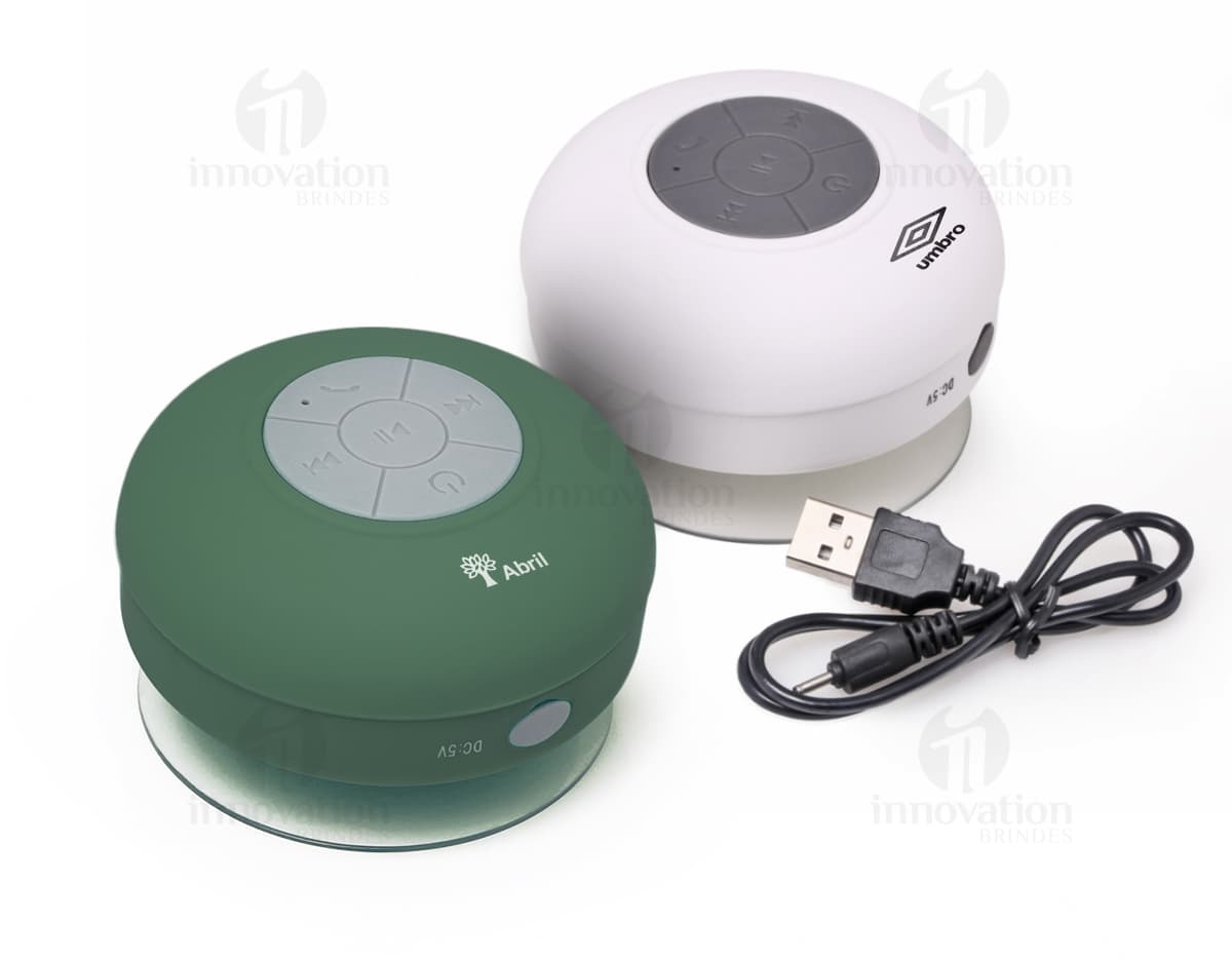 Kit queijo composto por 4 peças, incluindo tábua de madeira e estojo. Kit queijo composto por 4 peças, incluindo tábua de madeira e estojo.