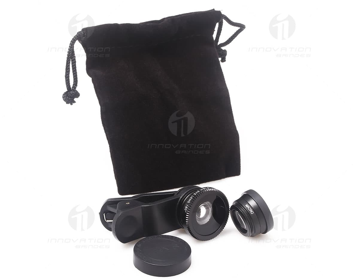Lente universal para celular, modelo 01, mostrando a lente acoplada a um smartphone. A lente é compacta e possui diferentes opções de zoom para tirar fotos de alta qualidade. Lente universal para celular, modelo 01, mostrando a lente acoplada a um smartphone. A lente é compacta e possui diferentes opções de zoom para tirar fotos de alta qualidade.
