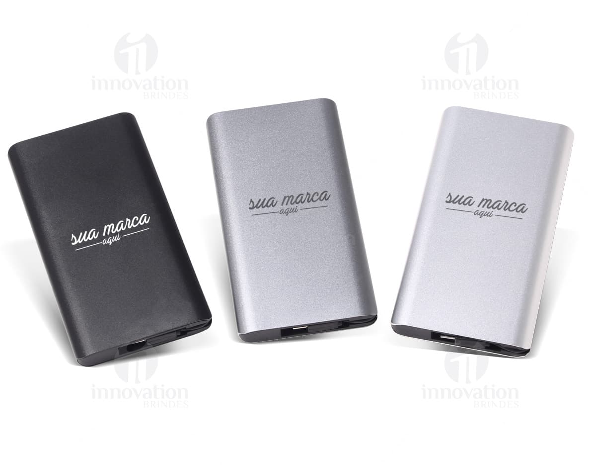 Canivete de aço inox com cabo de madeira e fecho. Canivete de aço inox com cabo de madeira e fecho.