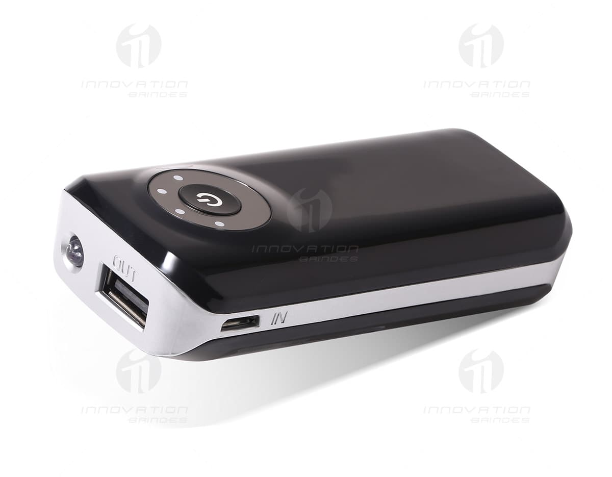 Porta batom em metal com espelho, ideal para carregar na bolsa e fazer retoques na maquiagem com praticidade. Porta batom em metal com espelho, ideal para carregar na bolsa e fazer retoques na maquiagem com praticidade.
