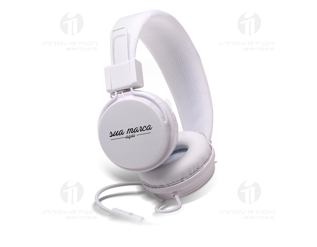 Headphone com microfone integrado em cor preta, design moderno e confortável para uso prolongado. Headphone com microfone integrado em cor preta, design moderno e confortável para uso prolongado.