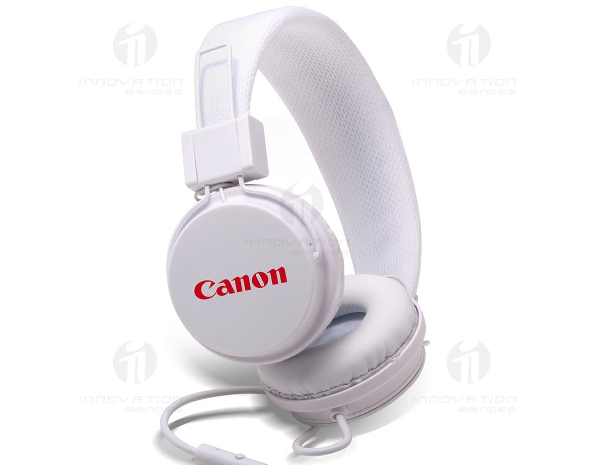 Headphone com microfone integrado em metal prateado e plástico preto, design moderno, tecnologia 3D, equipamento de áudio, símbolo de comunicação e segurança, ícone de negócios, dispositivo eletrônico para música e chamadas, com fechadura e chave, conexão wireless, reflexo brilhante, ideal para uso em casa, escritório ou estúdio. Headphone com microfone integrado em metal prateado e plástico preto, design moderno, tecnologia 3D, equipamento de áudio, símbolo de comunicação e segurança, ícone de negócios, dispositivo eletrônico para música e chamadas, com fechadura e chave, conexão wireless, reflexo brilhante, ideal para uso em casa, escritório ou estúdio.