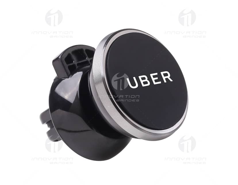 Suporte veicular magnético efficiente para celular.