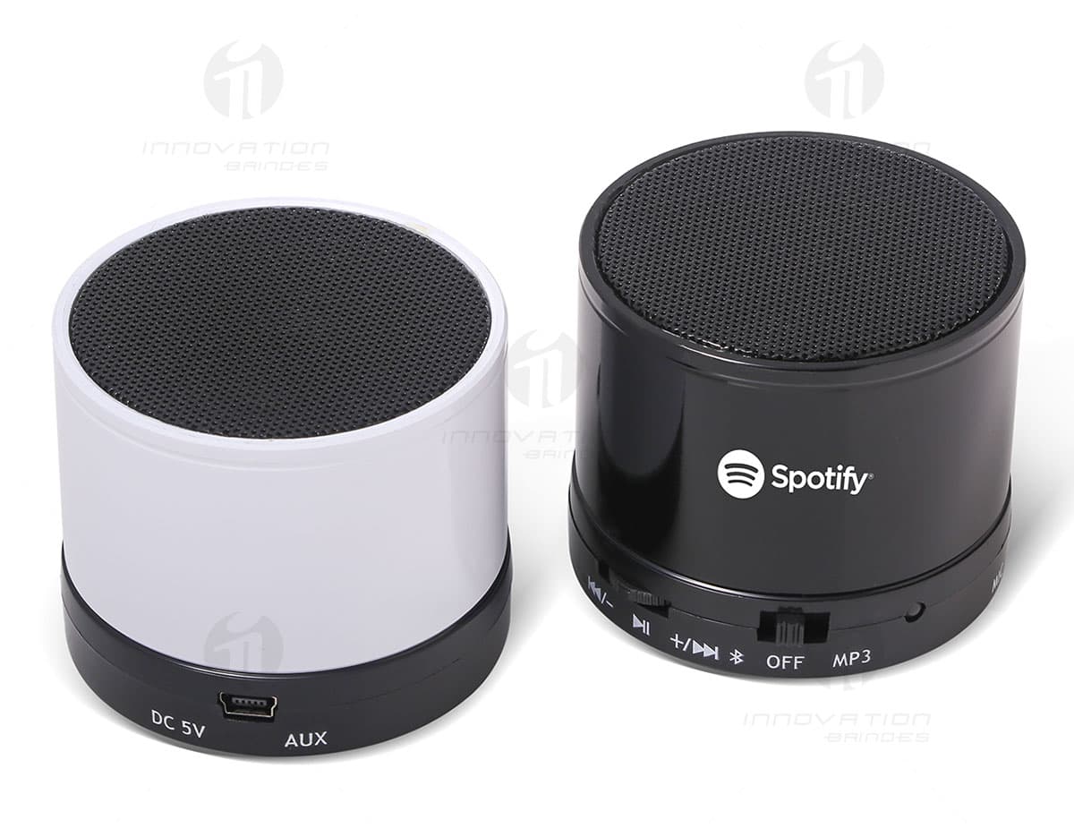 Caixa de som portátil feita de ABS, com carregador incluído. Caixa de som portátil feita de ABS, com carregador incluído.