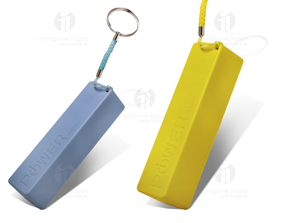 Porta Cartões em Metal e Couro Sintético em fundo branco. Porta Cartões em Metal e Couro Sintético em fundo branco.
