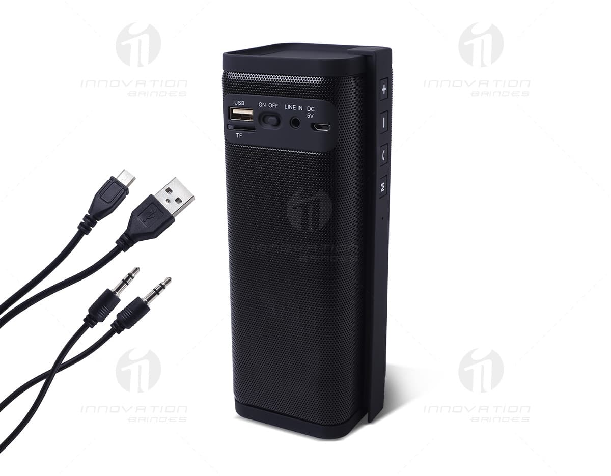 Caixa de som fora de linha em tom de azul com detalhes em prata e botões de controle visíveis. Caixa de som fora de linha em tom de azul com detalhes em prata e botões de controle visíveis.