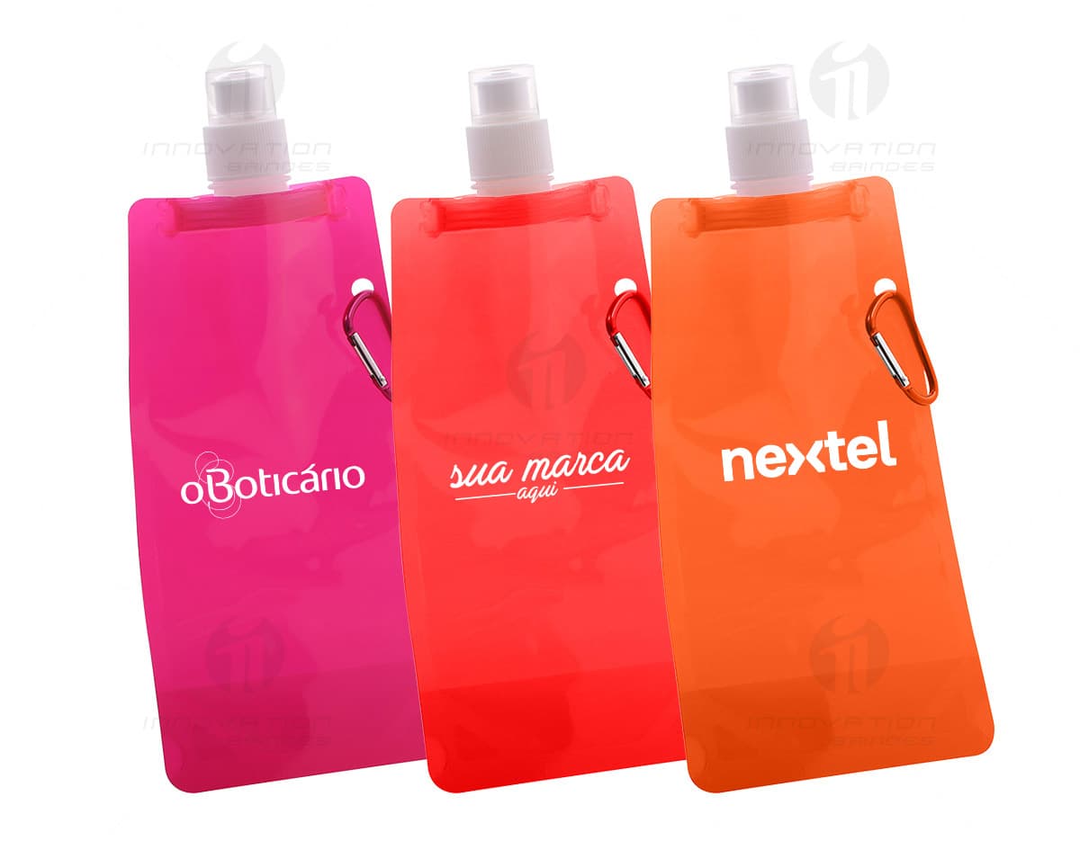 Kit com 6 porta copos de diferentes cores e formatos, feitos de material resistente. Kit com 6 porta copos de diferentes cores e formatos, feitos de material resistente.