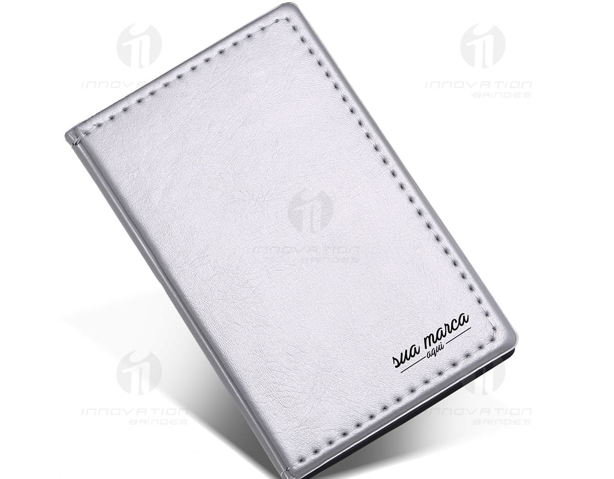 Kit com 6 porta copos em formatos diferentes, feitos de madeira com estampas coloridas e design moderno. Kit com 6 porta copos em formatos diferentes, feitos de madeira com estampas coloridas e design moderno.