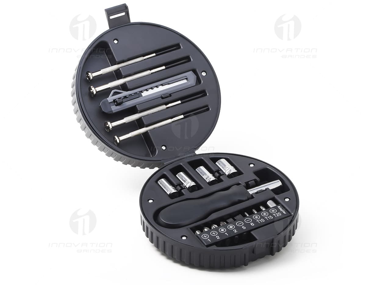 Kit ferramenta em forma de pneu com 20 peças diversas. Kit ferramenta em forma de pneu com 20 peças diversas.