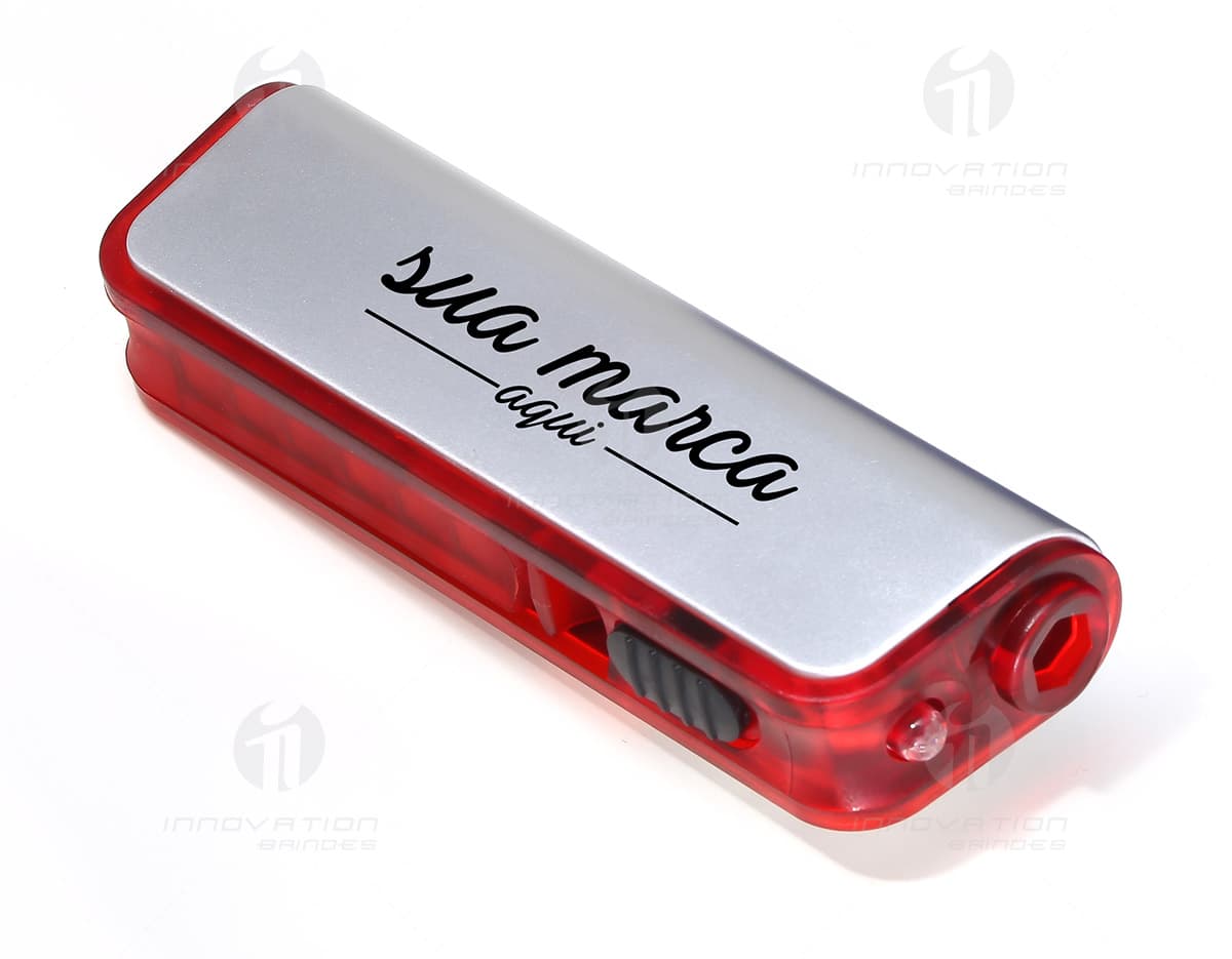 Kit contendo 6 peças, incluindo uma lanterna e baterias LR41. Kit contendo 6 peças, incluindo uma lanterna e baterias LR41.