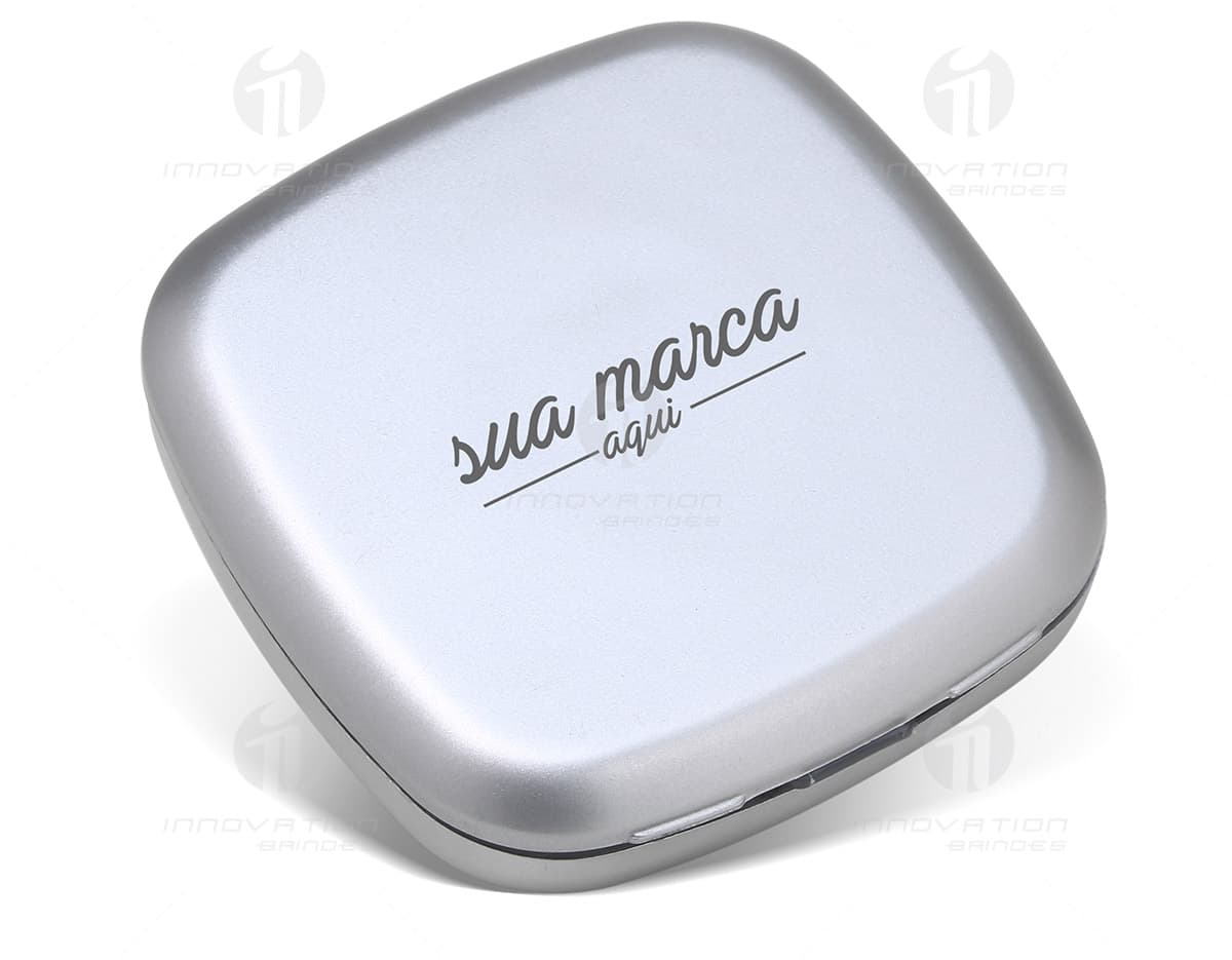 Kit com 6 porta copos em formato quadrado, feitos de bambu e com estampas coloridas de animais marinhos. Kit com 6 porta copos em formato quadrado, feitos de bambu e com estampas coloridas de animais marinhos.