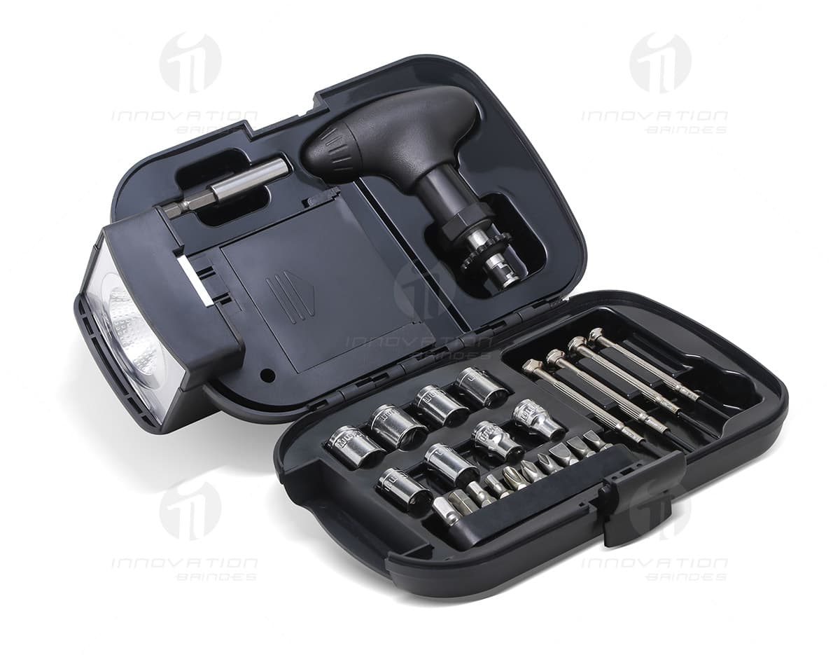 Kit churrasco 3 peças em kraft, contendo faca, garfo e espátula de inox. Kit churrasco 3 peças em kraft, contendo faca, garfo e espátula de inox.