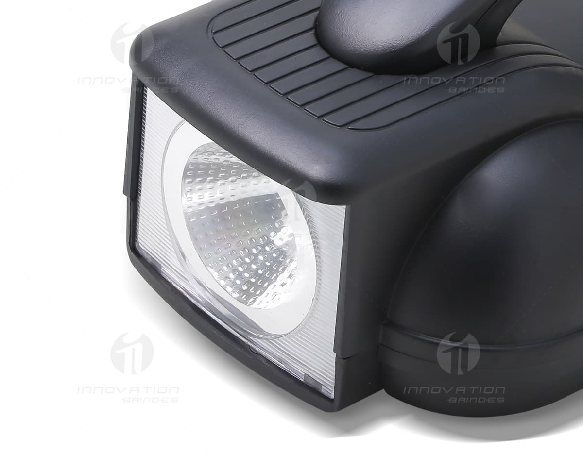 Kit ferramentas completo com lanterna em fundo branco. O conjunto inclui diversas ferramentas como chaves de fenda, alicates e martelo, além de uma lanterna embutida. Ideal para uso doméstico ou profissional. Kit ferramentas completo com lanterna em fundo branco. O conjunto inclui diversas ferramentas como chaves de fenda, alicates e martelo, além de uma lanterna embutida. Ideal para uso doméstico ou profissional.