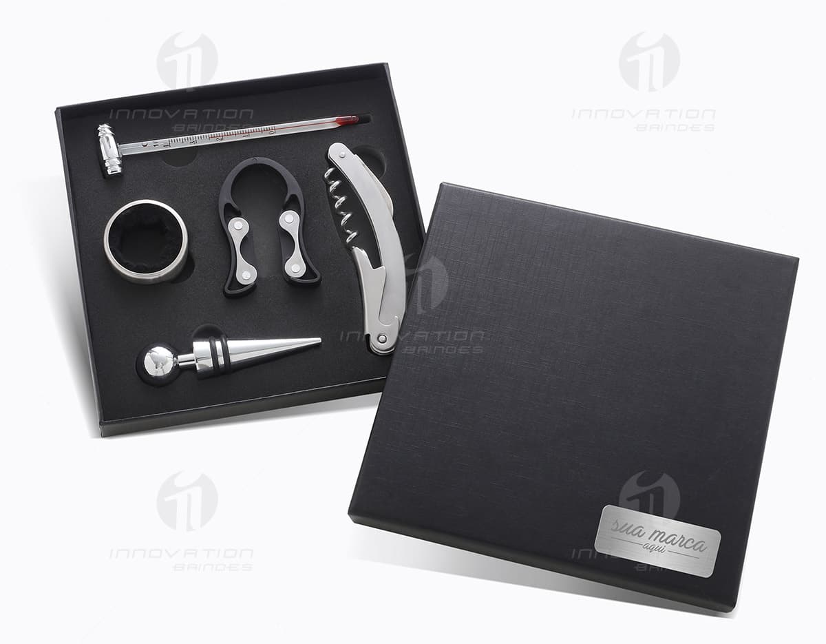 Kit com 6 porta copos em formato redondo e cores variadas. Os porta copos possuem superfície antiderrapante e design moderno. Kit com 6 porta copos em formato redondo e cores variadas. Os porta copos possuem superfície antiderrapante e design moderno.