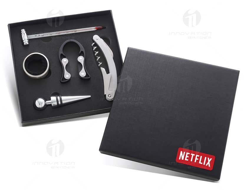 Kit Vinho Completo com 5 Acessórios em um fundo branco.