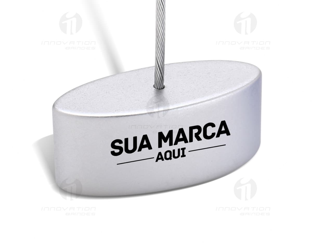Conjunto de Talheres 2 Peças: Faca e garfo de aço inox sobre fundo branco. Conjunto de Talheres 2 Peças: Faca e garfo de aço inox sobre fundo branco.