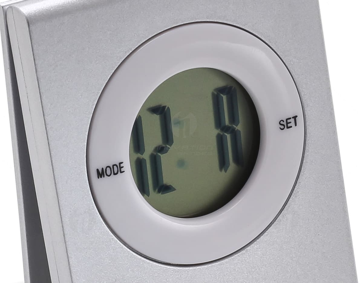 Kit com 6 porta copos em formato redondo, feitos de material resistente e com estampas coloridas de animais da floresta. Kit com 6 porta copos em formato redondo, feitos de material resistente e com estampas coloridas de animais da floresta.