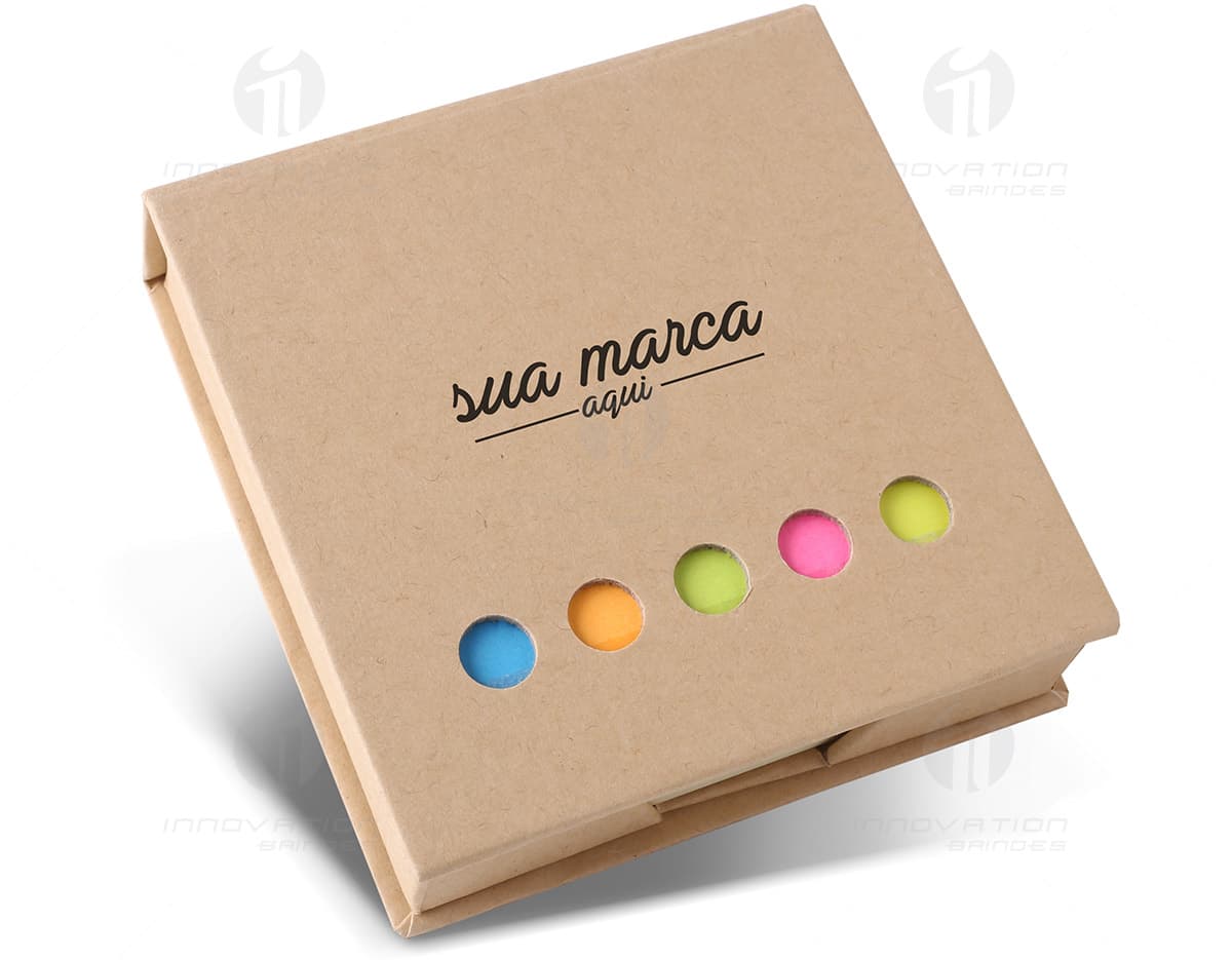 Porta copos em formato quadrado, com estampa de plantas em tons de verde e rosa. O kit contém 6 unidades. Porta copos em formato quadrado, com estampa de plantas em tons de verde e rosa. O kit contém 6 unidades.