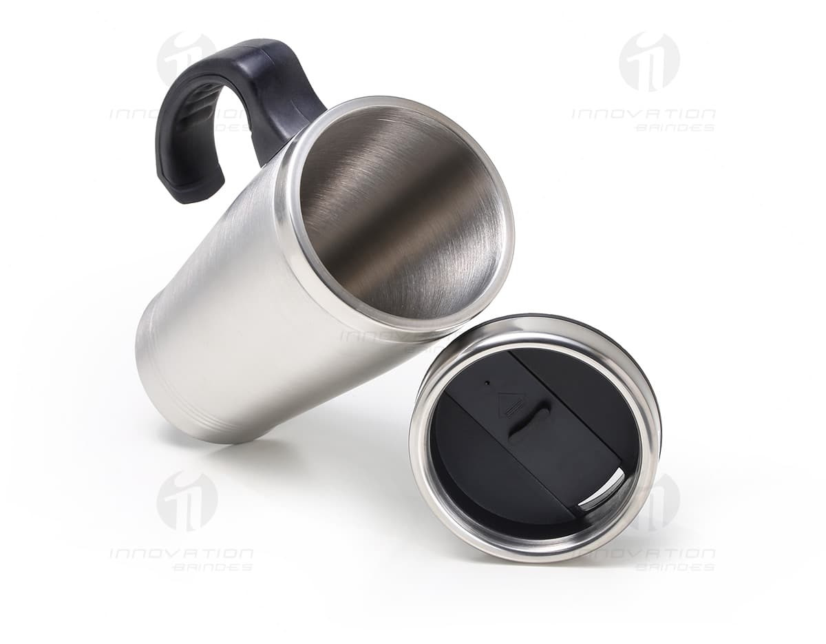 Café em uma caneca de metal de 450ml. Café em uma caneca de metal de 450ml.