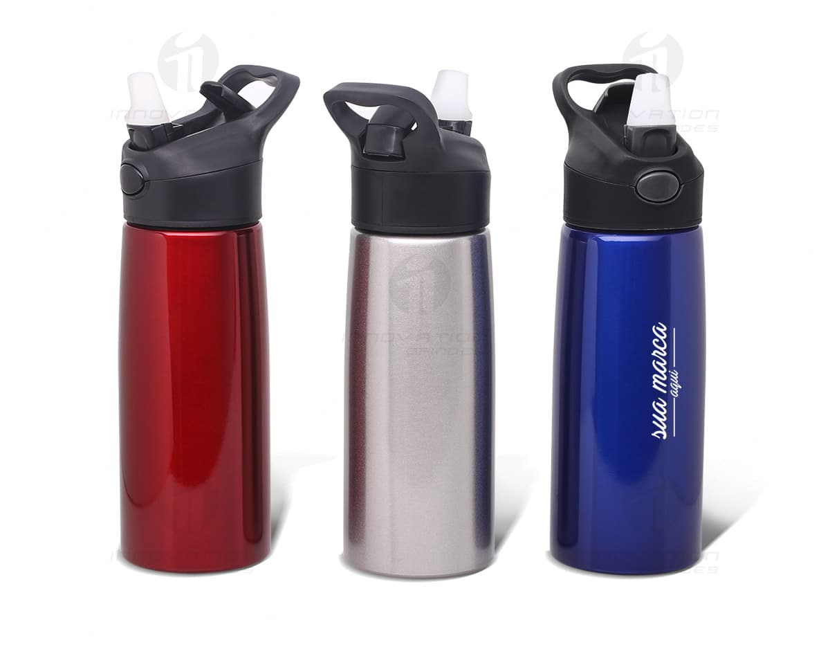 Kit caneta com estojo contendo uma caneta preta e um estojo de cor cinza claro. Kit caneta com estojo contendo uma caneta preta e um estojo de cor cinza claro.