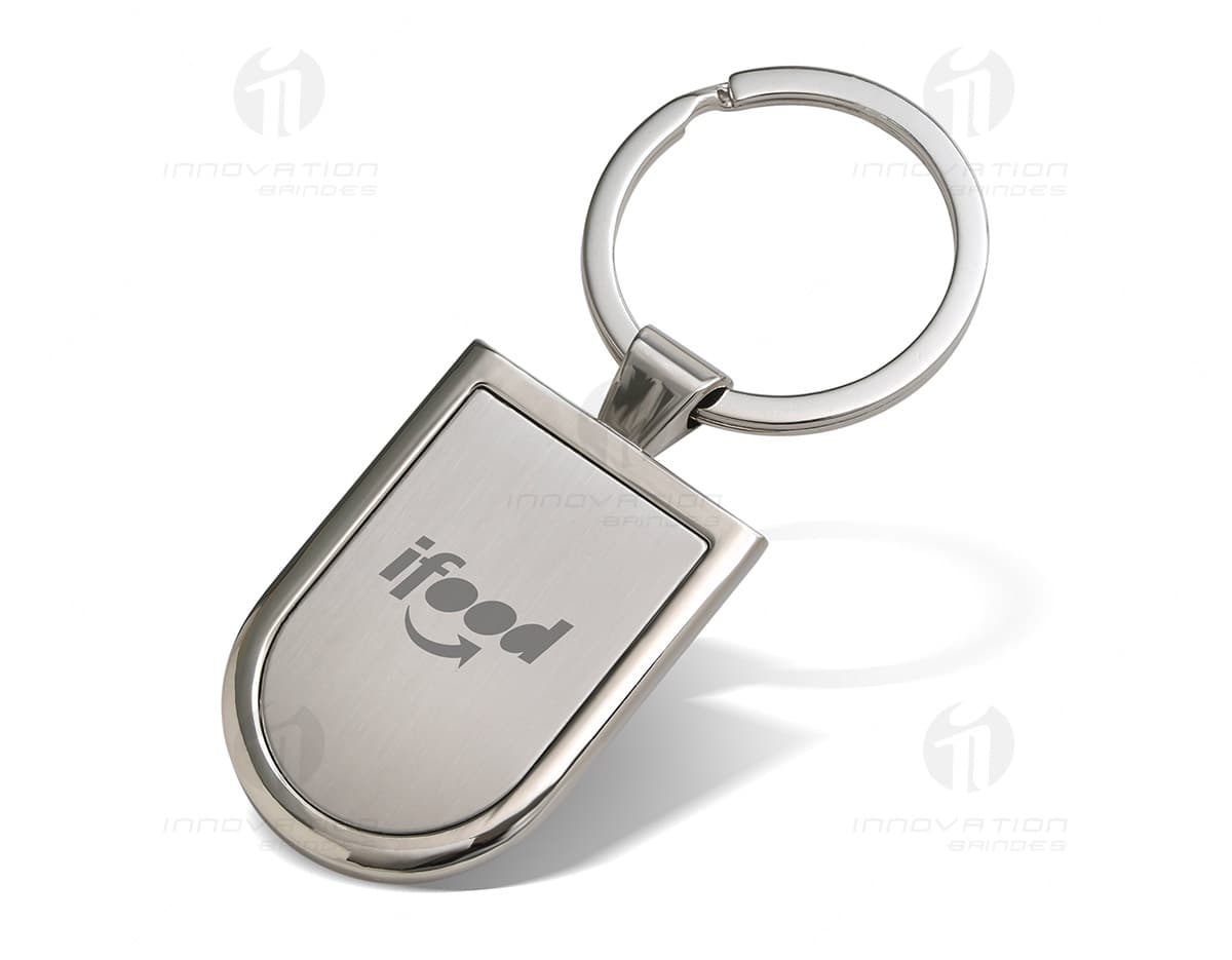Chaveiro abridor de metal prateado em forma de ponte, com equipamentos de escritório e tecnologia ao redor, como tesoura, computador, mouse, óculos de sol e cabo. O objeto possui uma ferramenta de corte e um dispositivo de aço conectado a um acessório de trabalho moderno. O design é refletido em 3D, com símbolos de negócios e indústria, em um ambiente de escritório com utensílios e ferramentas de cozinha em destaque, como faca, garfo e panela amarela. Chaveiro abridor de metal prateado em forma de ponte, com equipamentos de escritório e tecnologia ao redor, como tesoura, computador, mouse, óculos de sol e cabo. O objeto possui uma ferramenta de corte e um dispositivo de aço conectado a um acessório de trabalho moderno. O design é refletido em 3D, com símbolos de negócios e indústria, em um ambiente de escritório com utensílios e ferramentas de cozinha em destaque, como faca, garfo e panela amarela.