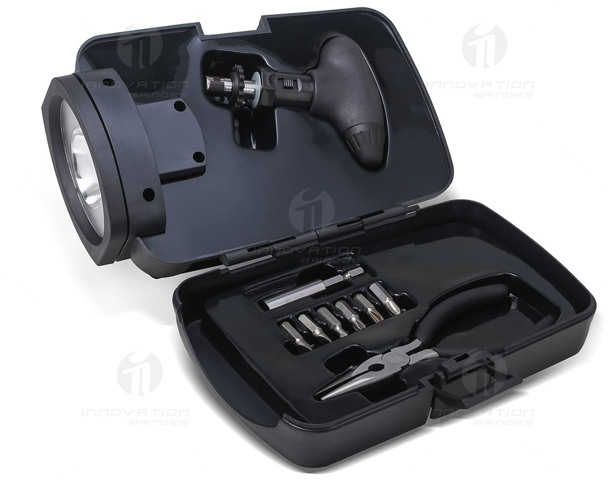 Produto: Kit com 6 porta copos. Imagem mostrando os 6 porta copos em formato redondo, sendo 2 na cor vermelha, 2 na cor azul e 2 na cor verde. Cada porta copo possui uma estampa floral moderna e colorida. Produto: Kit com 6 porta copos. Imagem mostrando os 6 porta copos em formato redondo, sendo 2 na cor vermelha, 2 na cor azul e 2 na cor verde. Cada porta copo possui uma estampa floral moderna e colorida.