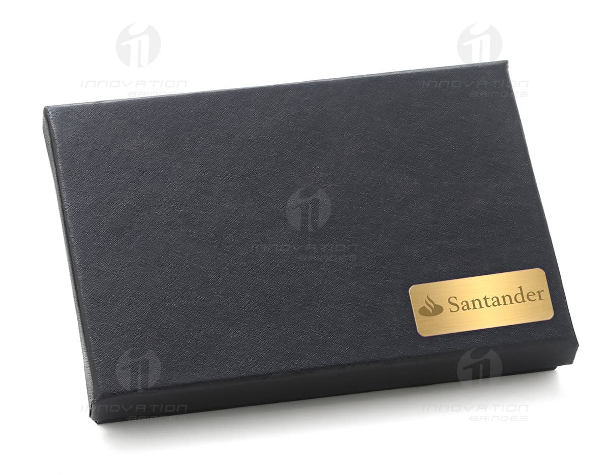 Kit vinho com acessórios essenciais, incluindo saca-rolhas, corta-gotas, aerador e anel para garrafa. Kit vinho com acessórios essenciais, incluindo saca-rolhas, corta-gotas, aerador e anel para garrafa.