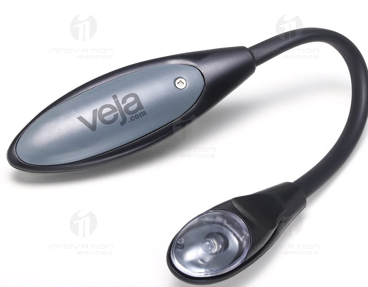 Chaveiro abridor de metal personalizado em formato de garrafa. Chaveiro abridor de metal personalizado em formato de garrafa.