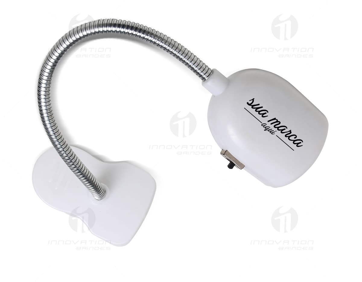 Fone de ouvido com microfone, cabo de 1,20 metros e caixa. Fone de ouvido com microfone, cabo de 1,20 metros e caixa.