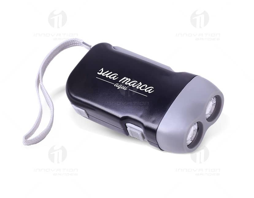 Kit com 6 porta copos em cores variadas dispostos sobre uma mesa de madeira.